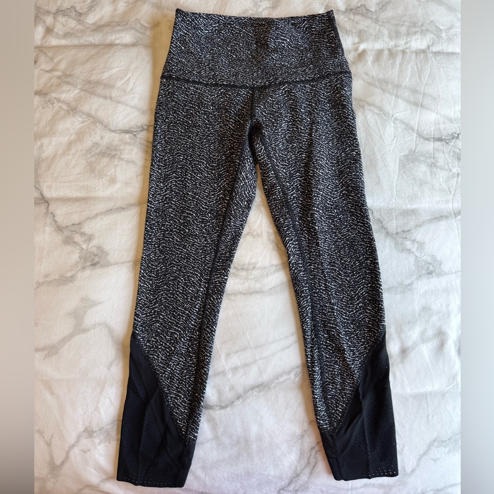Lululemon Black and White Wunder Under Leggings Size 6